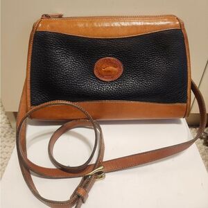 Vintage VG '80s Dooney & Bourke Classic Black/Tan Leather Zip Top Crossbody Bag